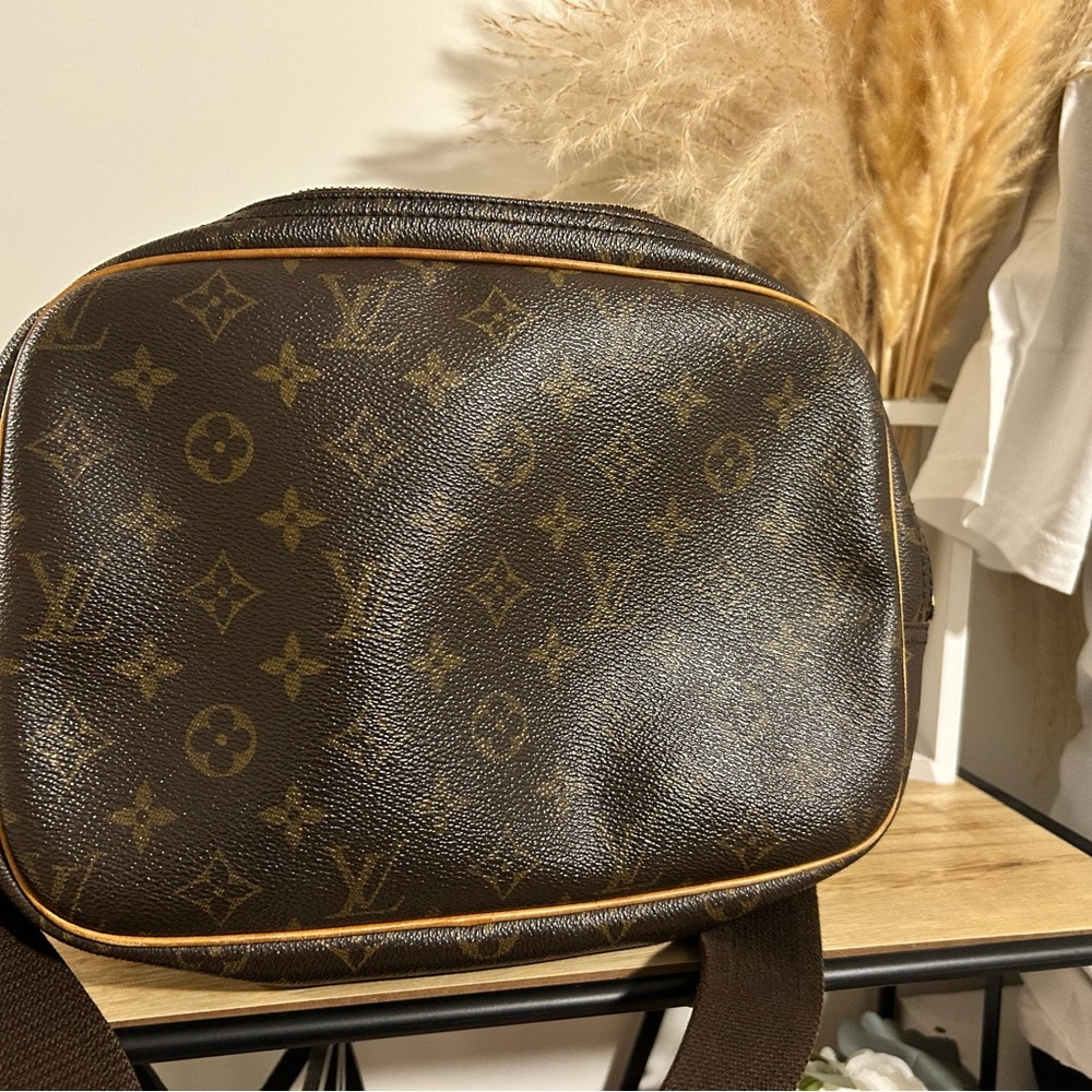 Louis Vuitton Dark Brown Monogram Messenger Bag - Picture 3 of 16